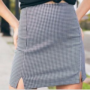 BRANDY MELVILLE BLACK AND WHITE GINGHAM SKIRT